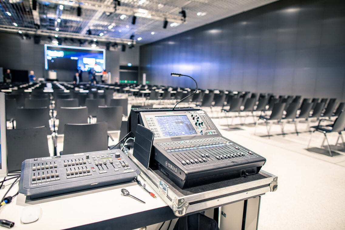 technisches Setip bei einer HV im RMCC