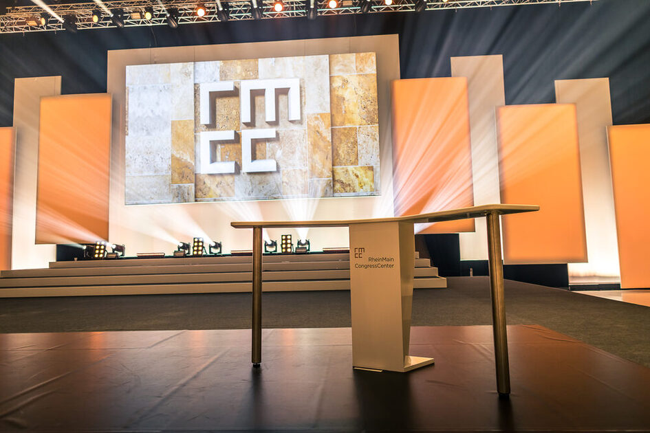 Halle Nord mit großem Bühnenaufbau