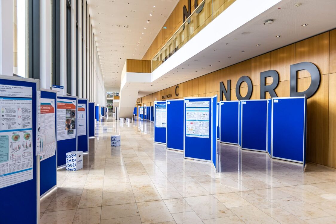 Posterausstellung im Foyer Nord des RMCC