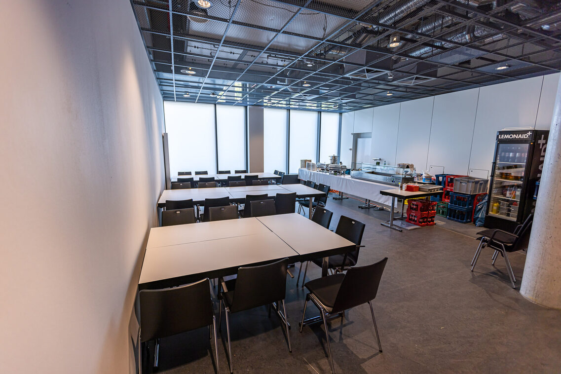 Tische und Catering-Bereich