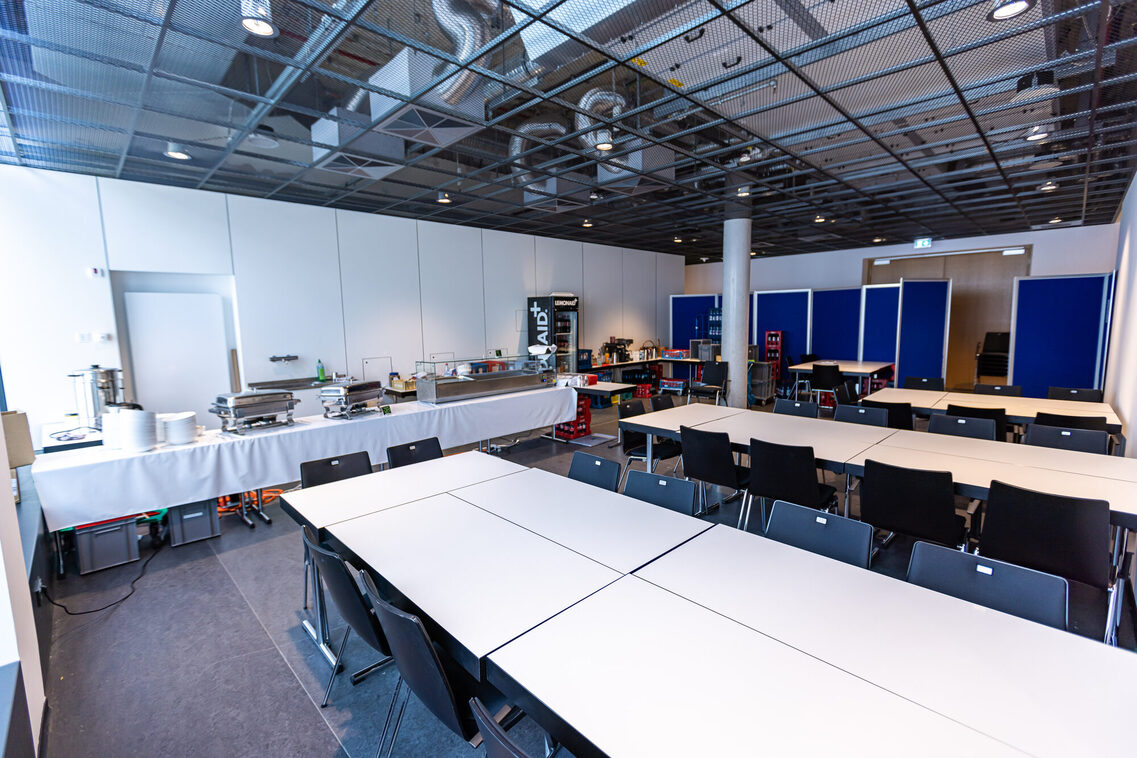 Tische und Catering-Bereich