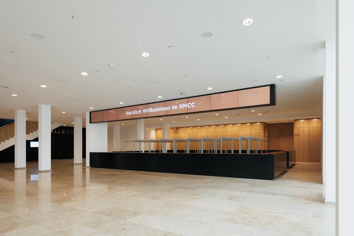 Foyer Zentral Garderobe