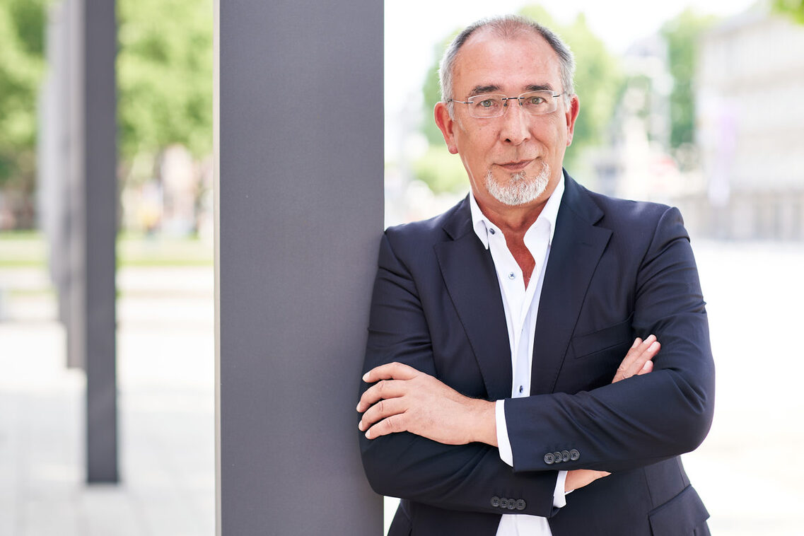 Sesión fotográfica frente al RMCC