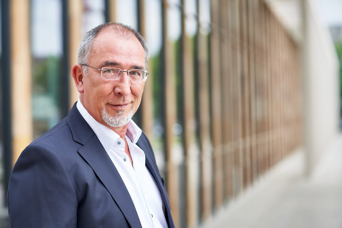 Sesión fotográfica frente al RMCC