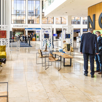 Kongress der Deutschen Gesellschaft für Innere Medizin - Lounge Zone im Foyer