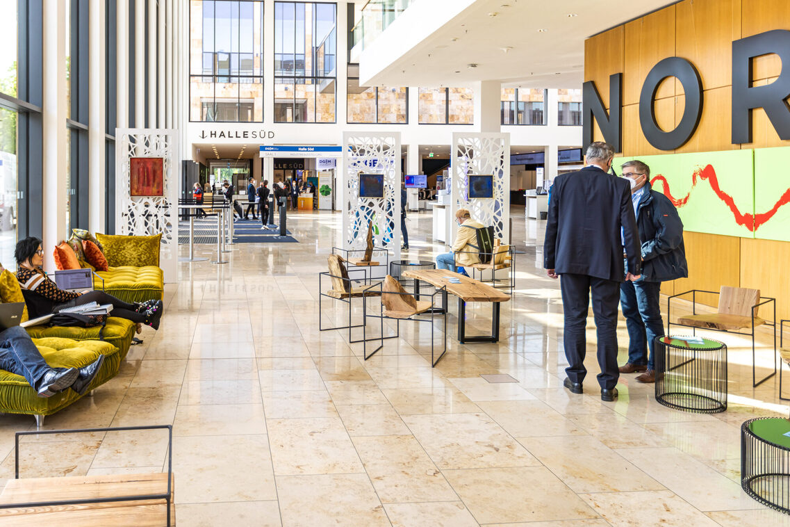 Kongress der Deutschen Gesellschaft für Innere Medizin - Lounge Zone im Foyer