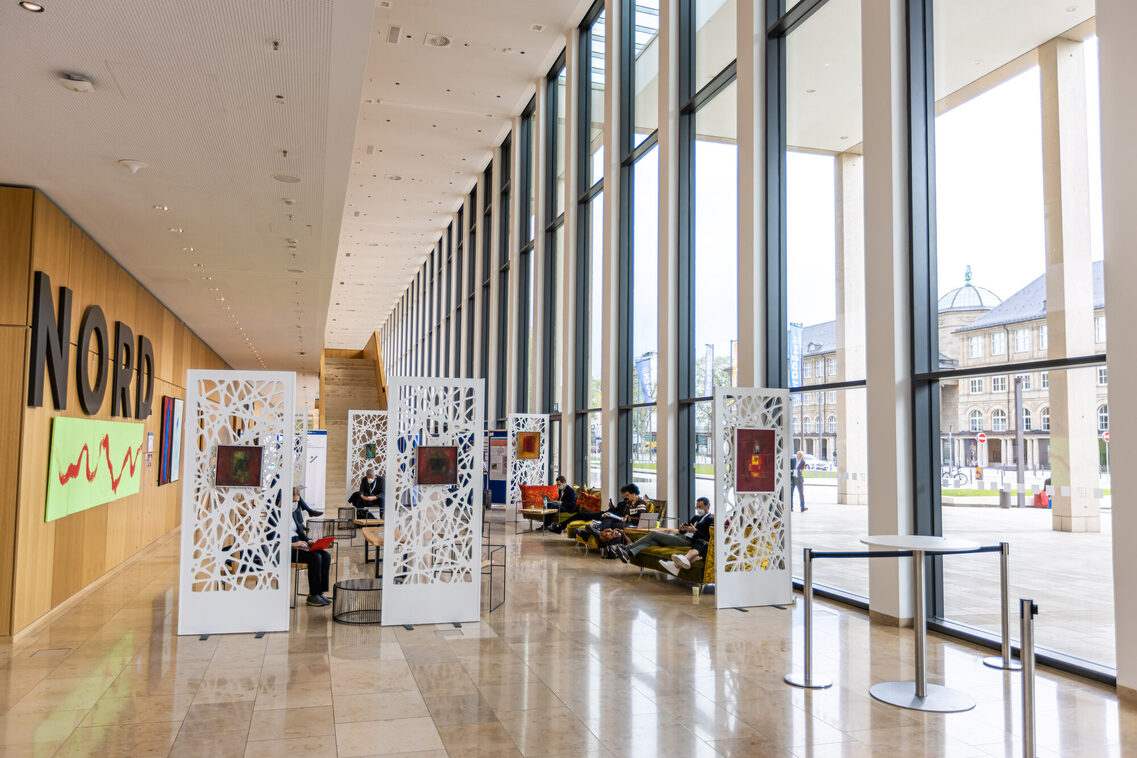 Kongress der Deutschen Gesellschaft für Innere Medizin - Lounge Zone im Foyer