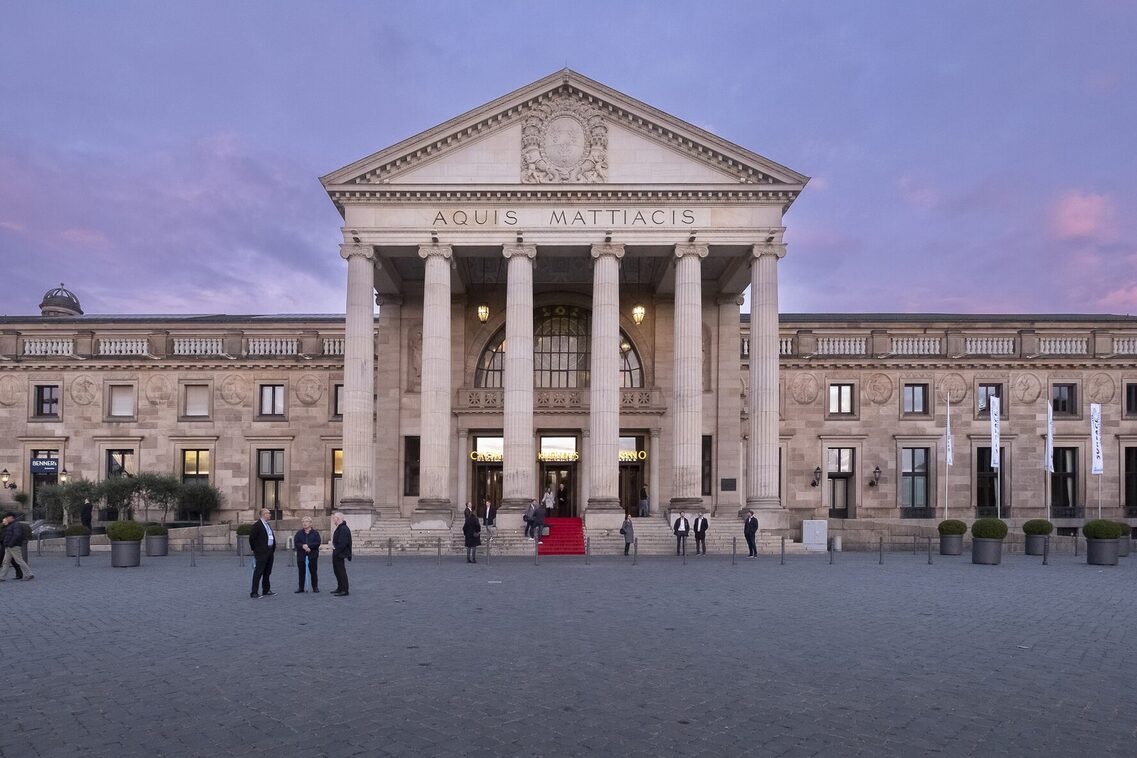 Kurhaus in Abendbeleuchtung