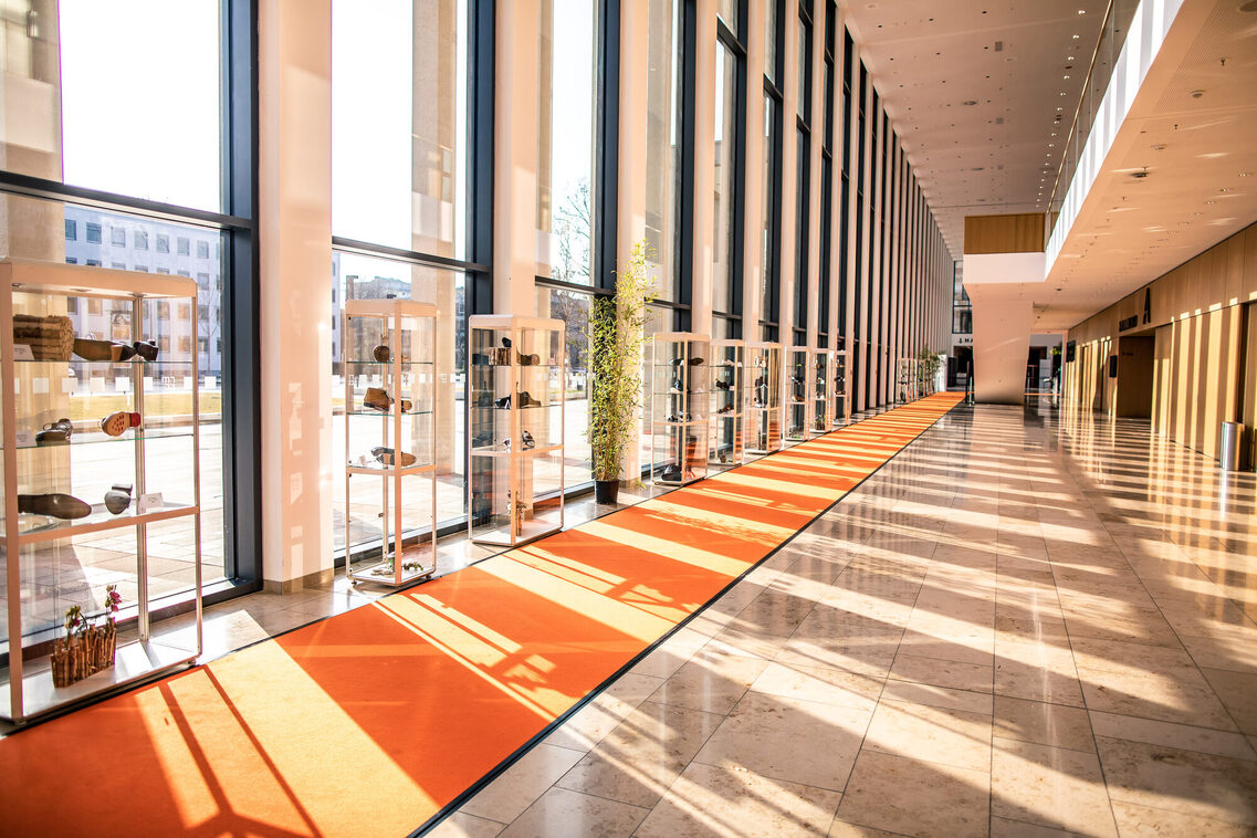 Foyer Nord Schuh-Ausstellung