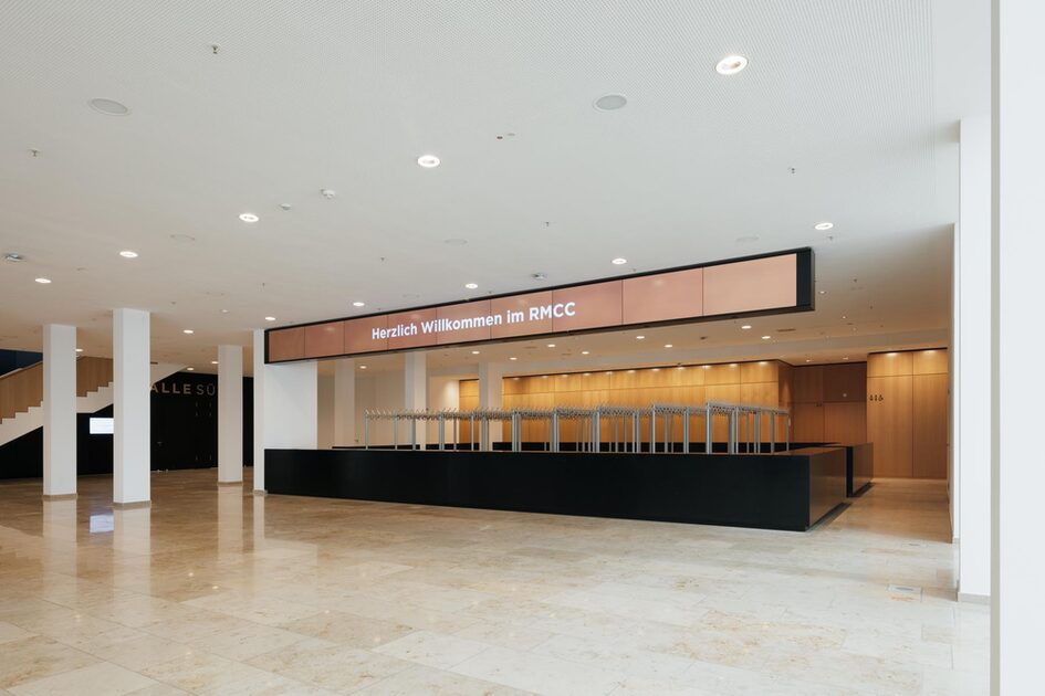 Foyer Zentral Garderobe