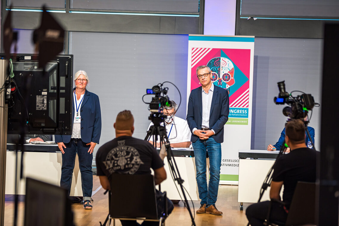 Terrace hall hybrid congress Corona