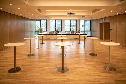 Forum 1.2 Stehtische