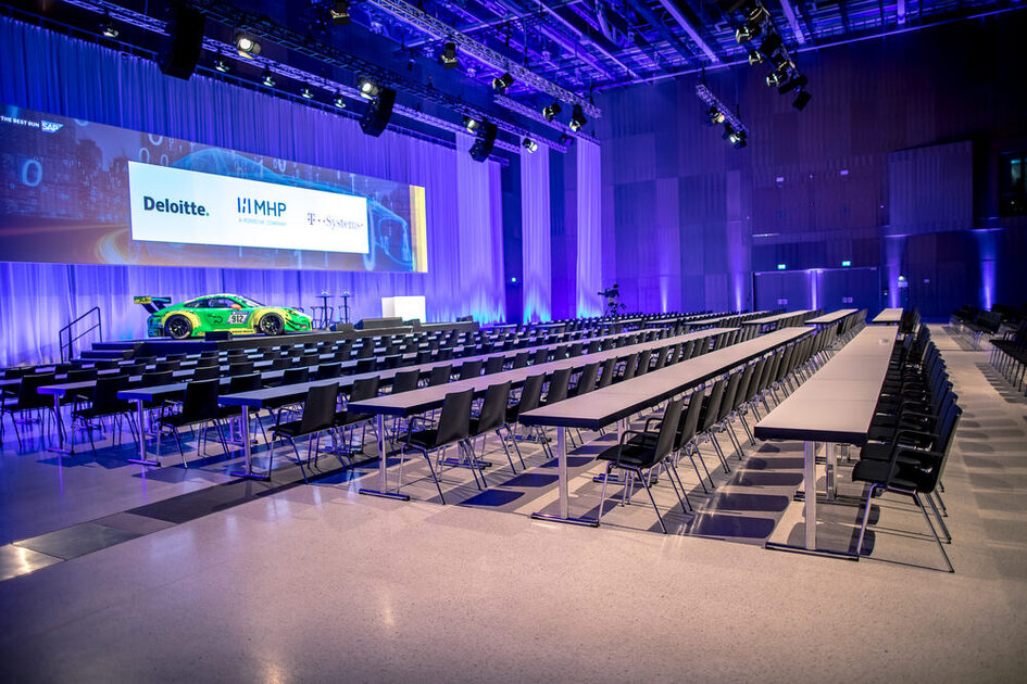 Halle Nord mit parlamentarischer Bestuhlung