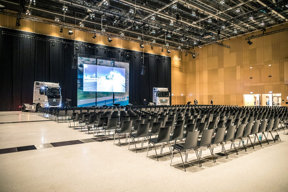Halle Nord mit parlamentarischer Bestuhlung