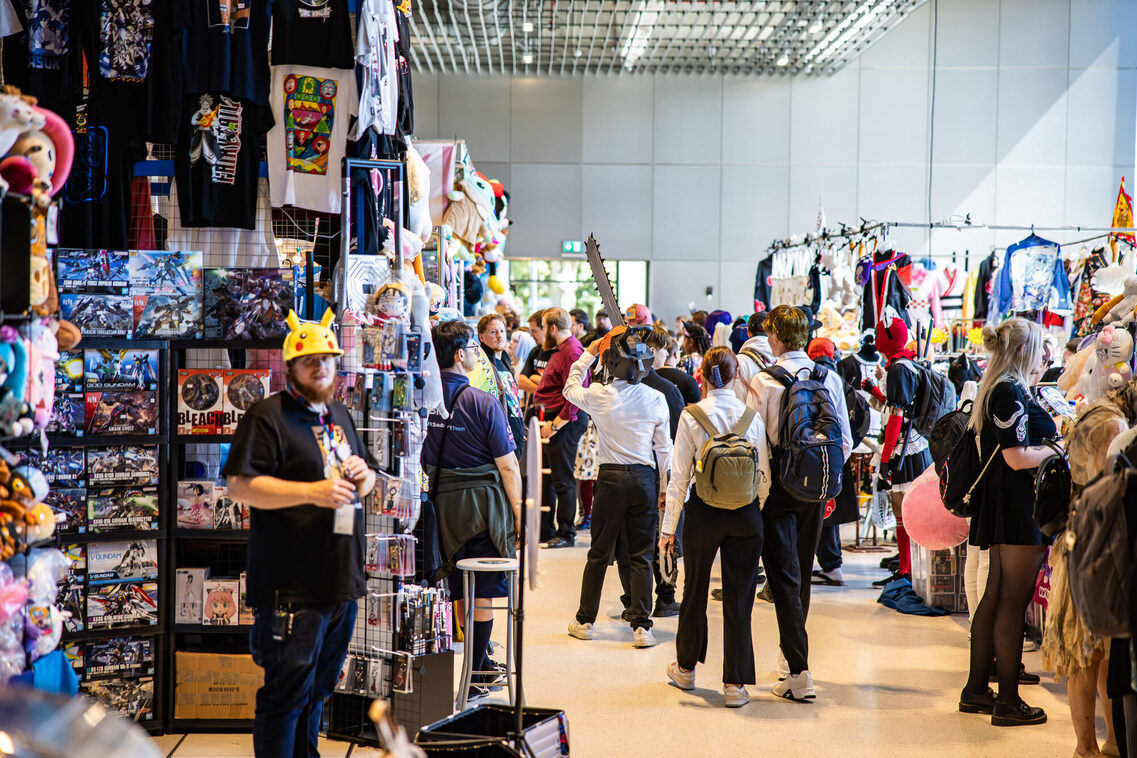 Veranstaltungsgäste in der Messehalle