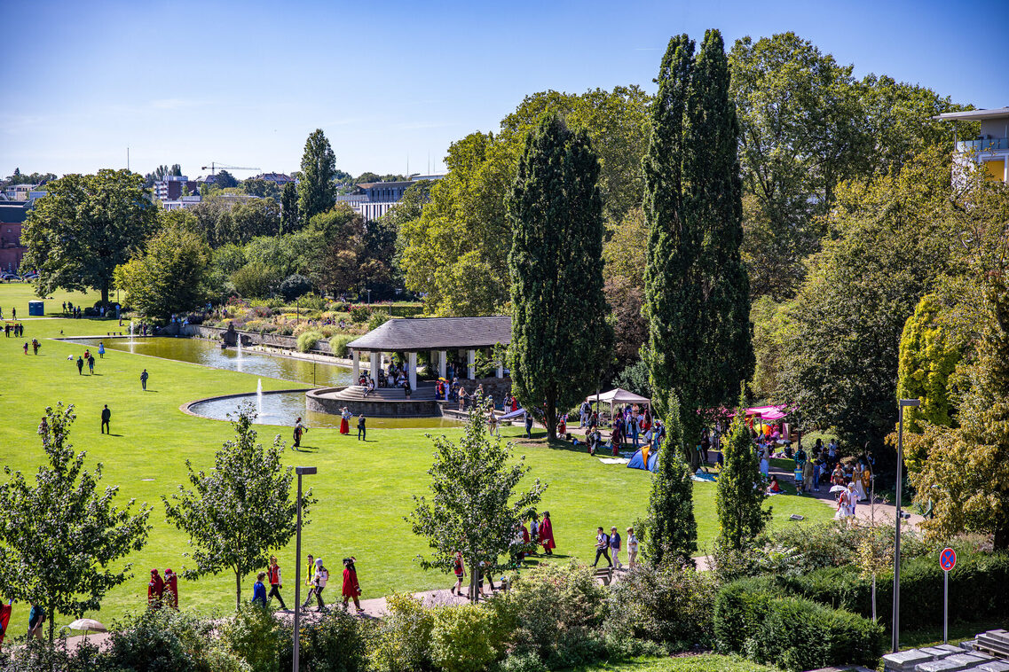 Veranstaltungsgäste auf den Reisinger Anlagen