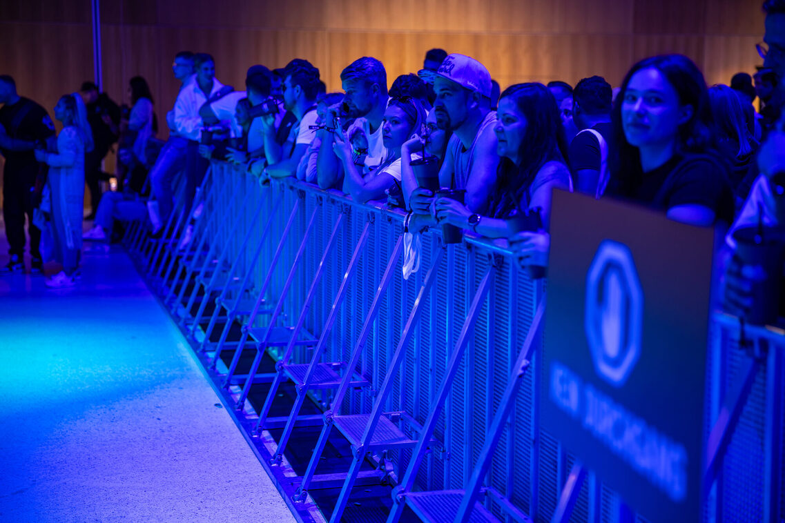 Publikum während der öffentlichen Veranstaltung