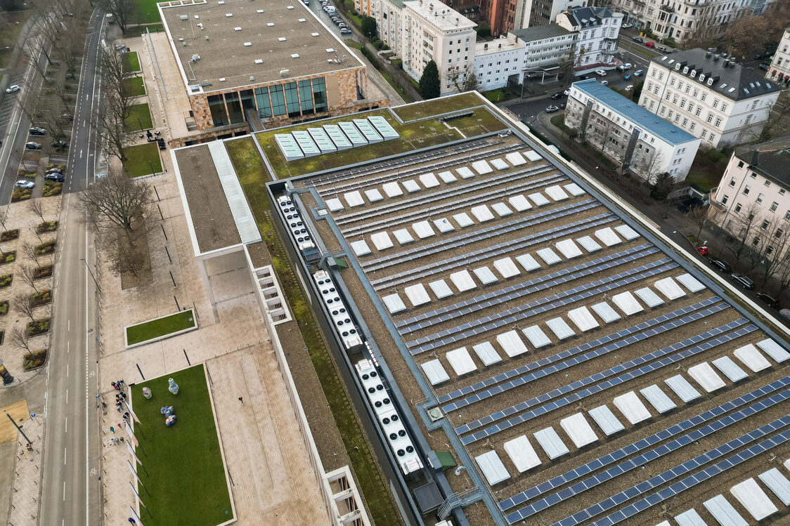 Photovoltaikanlage auf dem Dach des RMCC