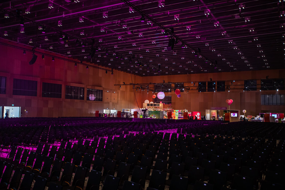 Reihenbestuhlung in der Halle Nord im RMCC