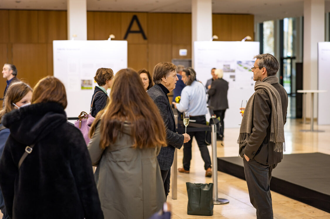 Gäste während der Ausstellung