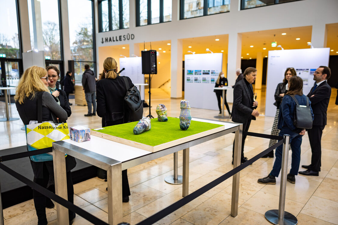 Gäste während der Ausstellung