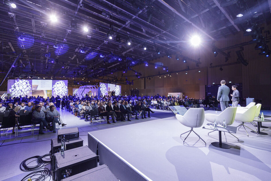 Dirk Steffens ana sahnede