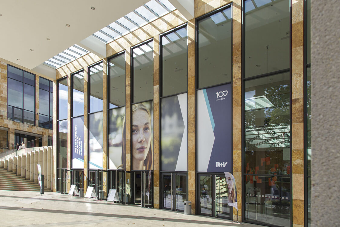 Branding R+V Foyer RMCC
