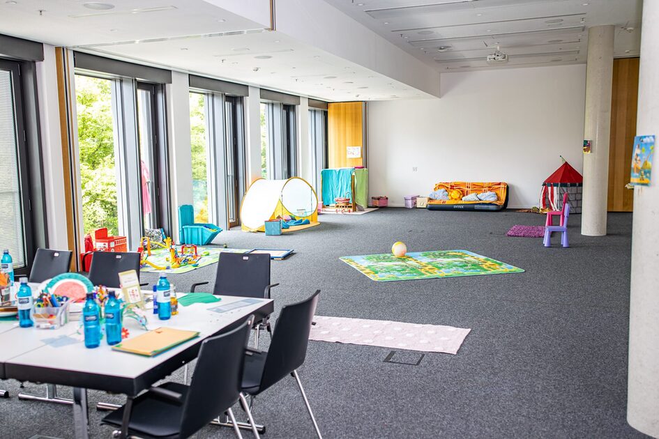 Kongre sırasında çocuklar için oda