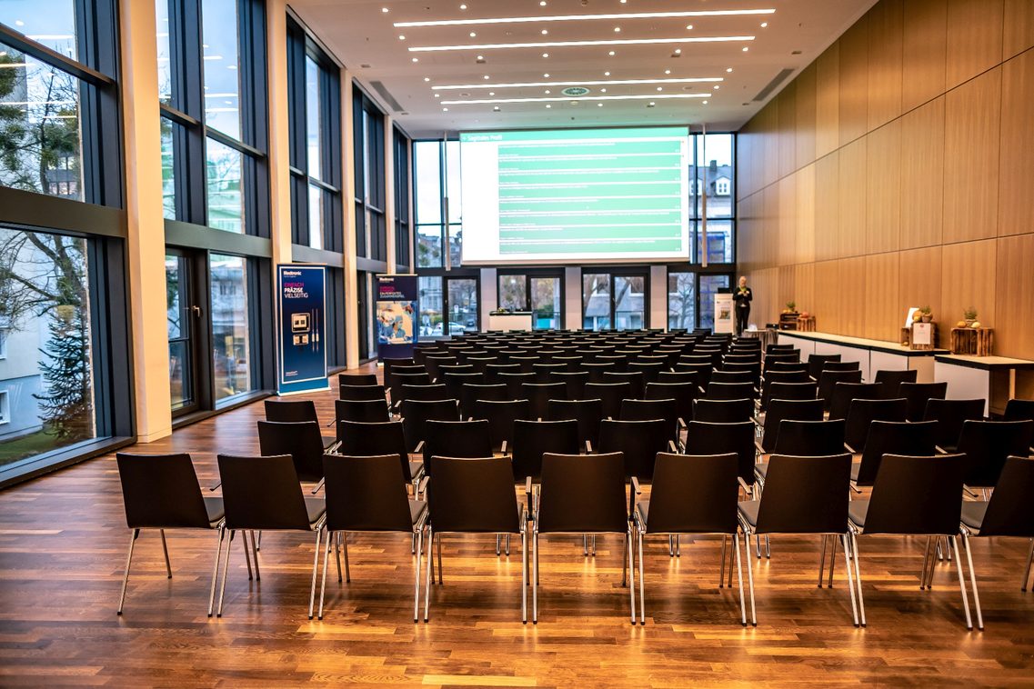 Forum 1.1 Row seating