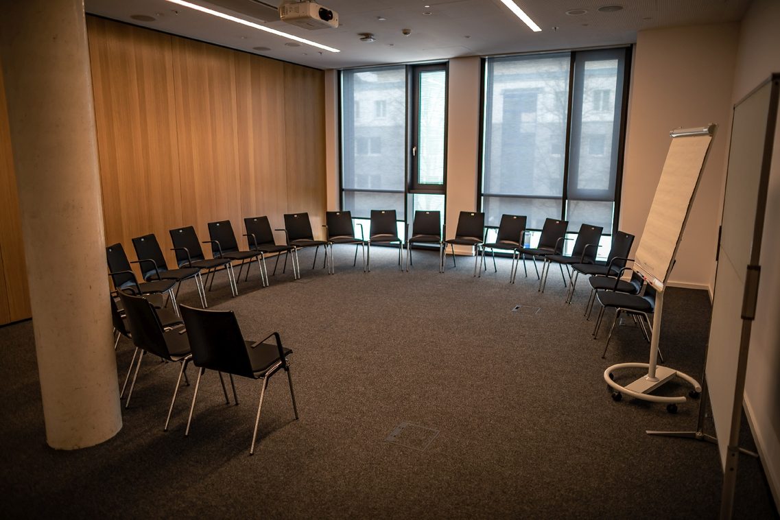 Studio 1.1b Chair circle