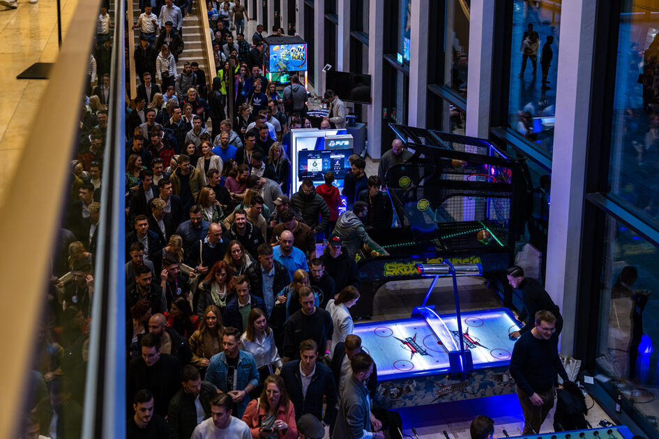 Etkinlik katılımcıları RMCC'nin Kuzey Fuayesinde