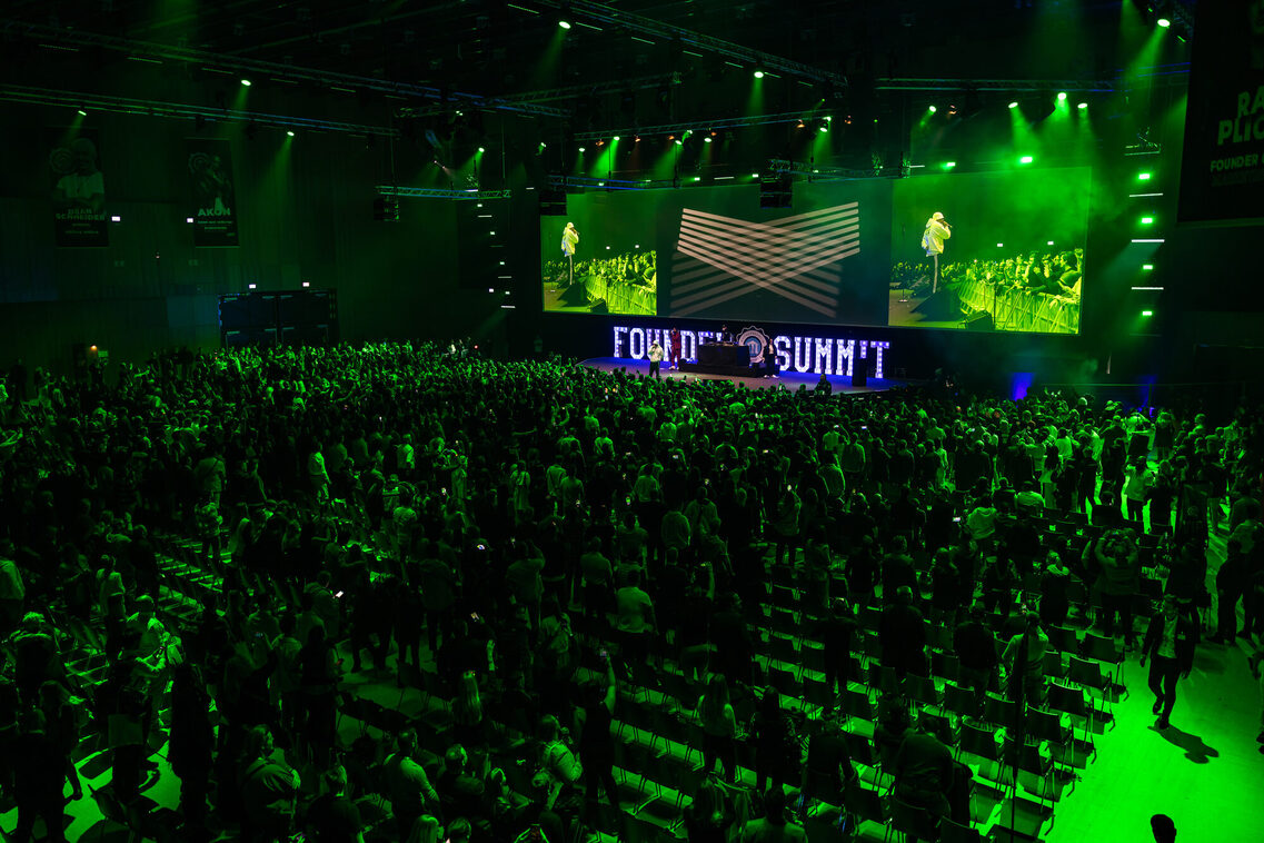 Sido tritt for dem Publikum auf