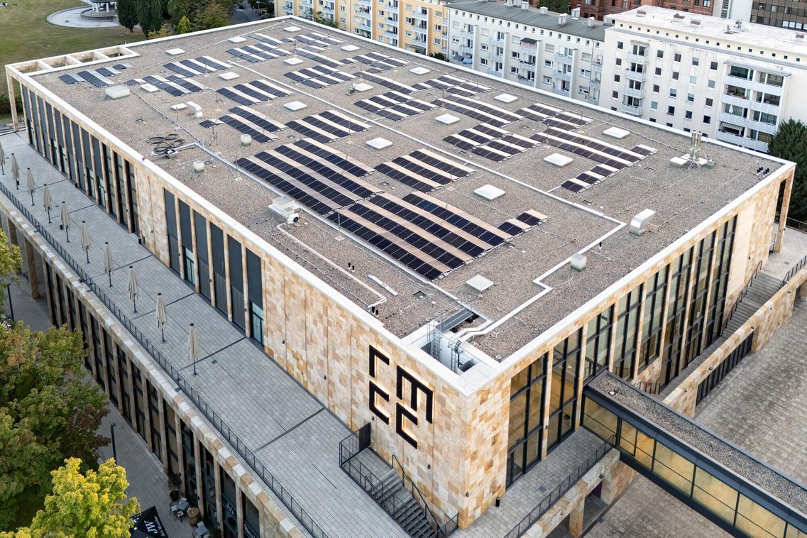 Drohnenaufnahme vom Dach der Halle Süd des RMCC